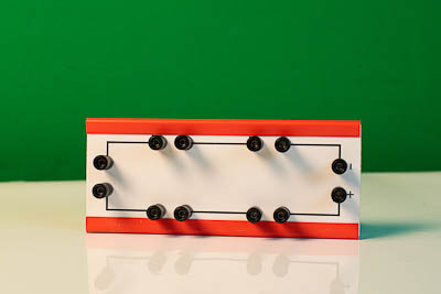 Коммутационная плата для сборки электрических цепей